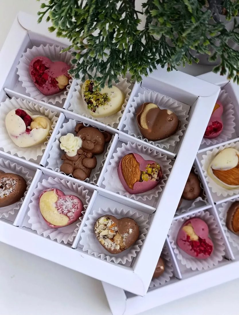 A nine piece box of customised Meltova bites, each with a different topping